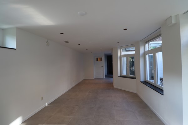 Foto - Te huur: Zeer ruim en nieuwbouw 1 slaapkamer appartement te huur in de Binnen stad van Maastricht met een prachtige privétuin TOPPER!