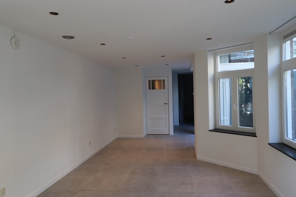 Foto - Te huur: Zeer ruim en nieuwbouw 1 slaapkamer appartement te huur in de Binnen stad van Maastricht met een prachtige privétuin TOPPER!