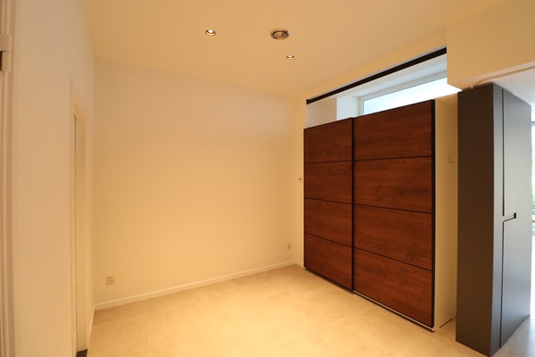 Foto - Te huur: Zeer ruim en nieuwbouw 1 slaapkamer appartement te huur in de Binnen stad van Maastricht met een prachtige privétuin TOPPER!