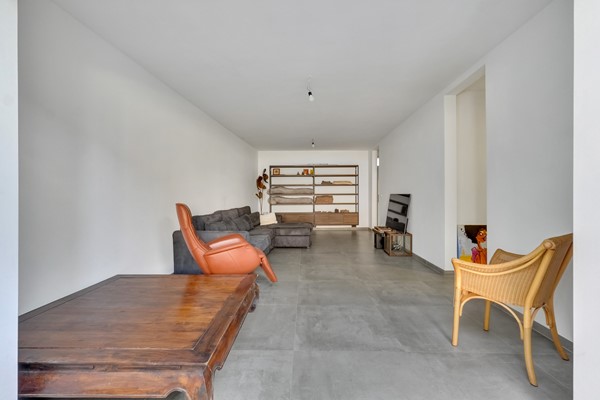 Foto - Te koop: Veelzijdig handelspand in hartje Lanaken waar wonen, werken en leven samenkomen onder één dak!
