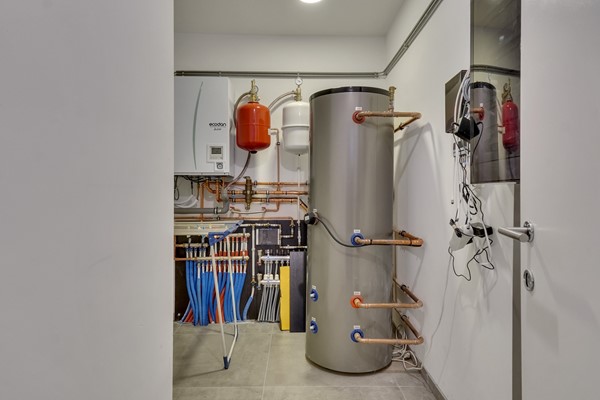 Foto - Te koop: Veelzijdig handelspand in hartje Lanaken waar wonen, werken en leven samenkomen onder één dak!
