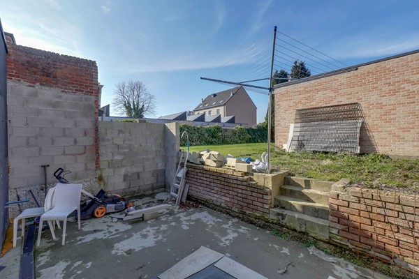 Foto - Te koop: Veelzijdig handelspand in hartje Lanaken waar wonen, werken en leven samenkomen onder één dak!
