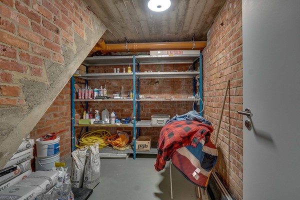 Foto - Te koop: Veelzijdig handelspand in hartje Lanaken waar wonen, werken en leven samenkomen onder één dak!
