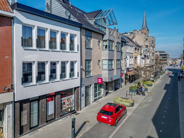 Foto - Te koop: Veelzijdig handelspand in hartje Lanaken waar wonen, werken en leven samenkomen onder één dak!
