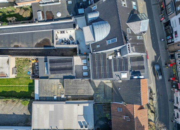 Foto - Te koop: Veelzijdig handelspand in hartje Lanaken waar wonen, werken en leven samenkomen onder één dak!
