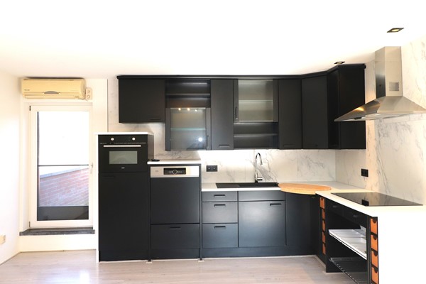 Foto - Verhuurd: TOPPER te Huur gekomen in Kanne BELGIË, Volledig gerenoveerd ruim 2 slaapkamer appartement met ruim terras!