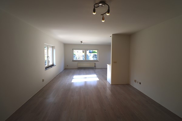 Foto - Verhuurd: TOPPER te Huur gekomen in Kanne BELGIË, Volledig gerenoveerd ruim 2 slaapkamer appartement met ruim terras!