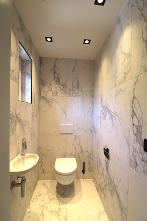 Foto - Verhuurd: TOPPER te Huur gekomen in Kanne BELGIË, Volledig gerenoveerd ruim 2 slaapkamer appartement met ruim terras!