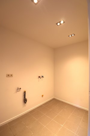 Foto - Verhuurd: TOPPER te Huur gekomen in Kanne BELGIË, Volledig gerenoveerd ruim 2 slaapkamer appartement met ruim terras!