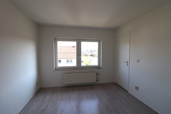 Foto - Verhuurd: TOPPER te Huur gekomen in Kanne BELGIË, Volledig gerenoveerd ruim 2 slaapkamer appartement met ruim terras!