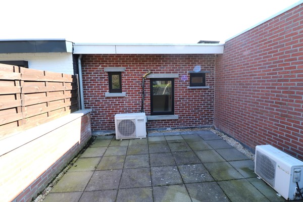 Foto - Verhuurd: TOPPER te Huur gekomen in Kanne BELGIË, Volledig gerenoveerd ruim 2 slaapkamer appartement met ruim terras!