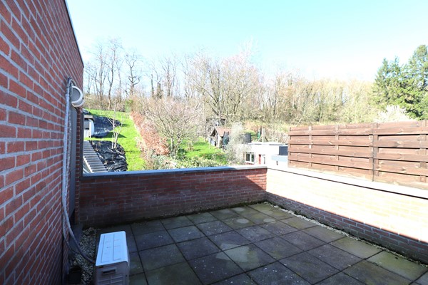 Foto - Verhuurd: TOPPER te Huur gekomen in Kanne BELGIË, Volledig gerenoveerd ruim 2 slaapkamer appartement met ruim terras!