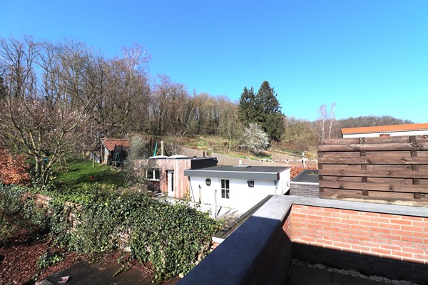 Foto - Verhuurd: TOPPER te Huur gekomen in Kanne BELGIË, Volledig gerenoveerd ruim 2 slaapkamer appartement met ruim terras!