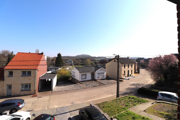 Foto - Verhuurd: TOPPER te Huur gekomen in Kanne BELGIË, Volledig gerenoveerd ruim 2 slaapkamer appartement met ruim terras!