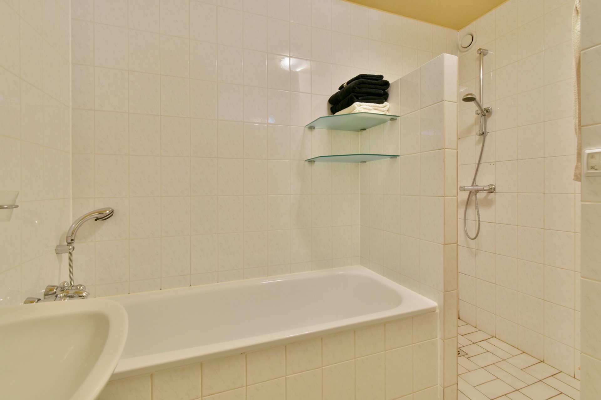 Tussenwoning te koop: Kroeskarper 6, Leiden
