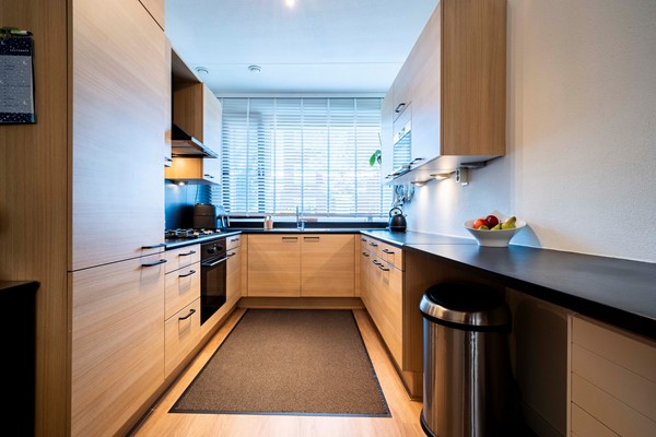 Onder optie: Ruime eengezinswoning in rustige en kindvriendelijke buurt.