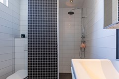 Badkamer 2 - Maarten Trompstraat 39.jpeg