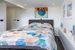 Foto_Spaaij Makelaars - Pr. Beatrixlaan 7 Bergen op Zoom grote slaapkamer (5).jpeg