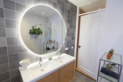 Bathroom 1.jpg