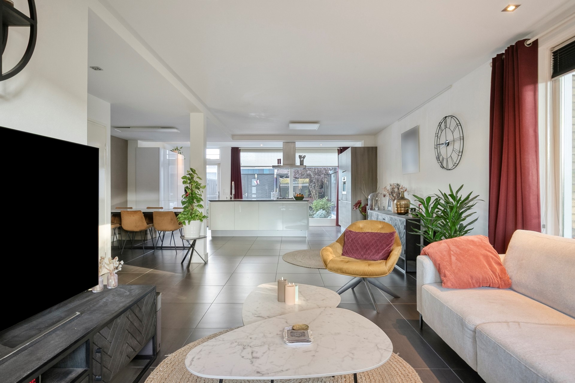 Tussenwoning te koop: Beethovenlaan 111, Tilburg