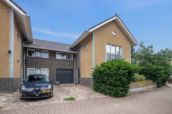 Medium property photo - Amandelgaarde 46, 3344 RE Hendrik-Ido-Ambacht