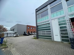 Te huur: TE HUUR: bedrijfsunit 106 m² op bedrijventerrein Nieuwland te Alblasserdam, bouwjaar 2010, direct gelegen aan de rivier De Noord met eigen parkeerplaats. 