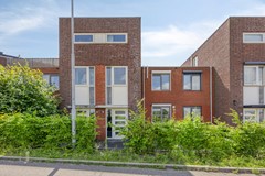 Te koop: Zeer luxe afgewerkte tussenwoning met 3 ruime slaapkamers en een open tweede verdieping, tuin op het zuid/oosten en mogelijkheid om een parkeerplaats te kopen in de ondergelegen parkeergarage, bouw...