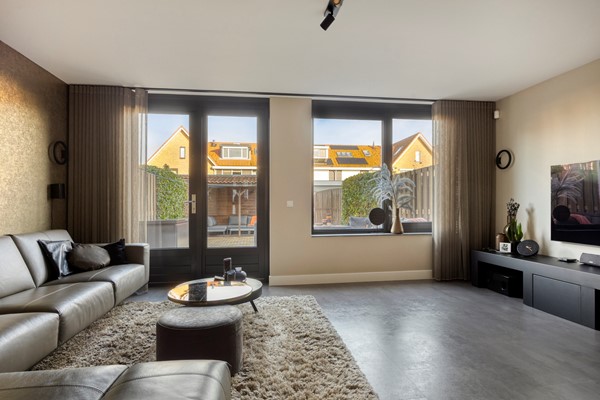 Medium property photo - Uiterwaard 18, 3344 ED Hendrik-Ido-Ambacht