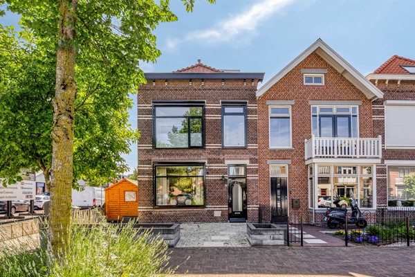 Te koop: Verrassend ruime, compleet gerenoveerde hoekwoning met royale tuin aan Burgemeester de Bruïnelaan in Zwijndrecht!