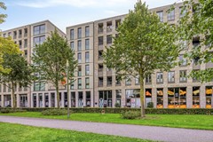 Te koop: Heerlijk ruim en modern 3-kamer appartement met hoekligging, voorzien van vrij uitzicht, eigen parkeerplaats in de parkeergarage en uitstekende ligging aan een park en nabij het centrum van Dordrecht!