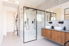 ROYAL SUITE BATHROOM 3 (ADD COST).jpg