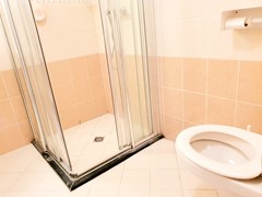Bathroom 2.jpg