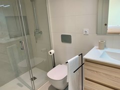 Downstairs master en-suite bathroom.jpg