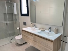 Upstairs master en-suite bathroom.jpg