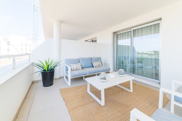 Medium property photo - Calle Islas Bermudas 45, 29680 Estepona