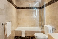 Bathroom 2.jpg