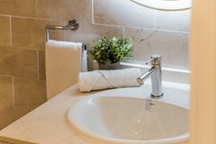 Bathroom 3.jpg