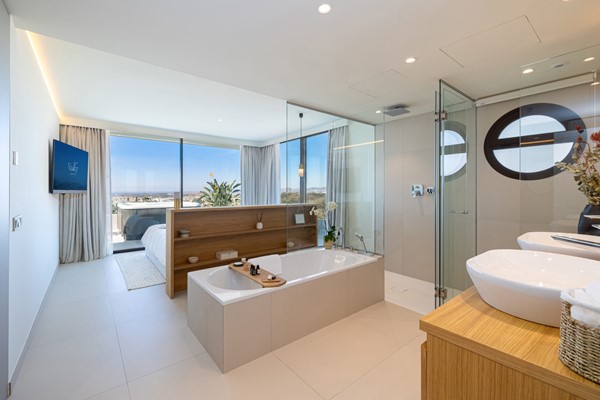 Medium property photo - Avenida 8 de Marzo 12V, 29640 Fuengirola