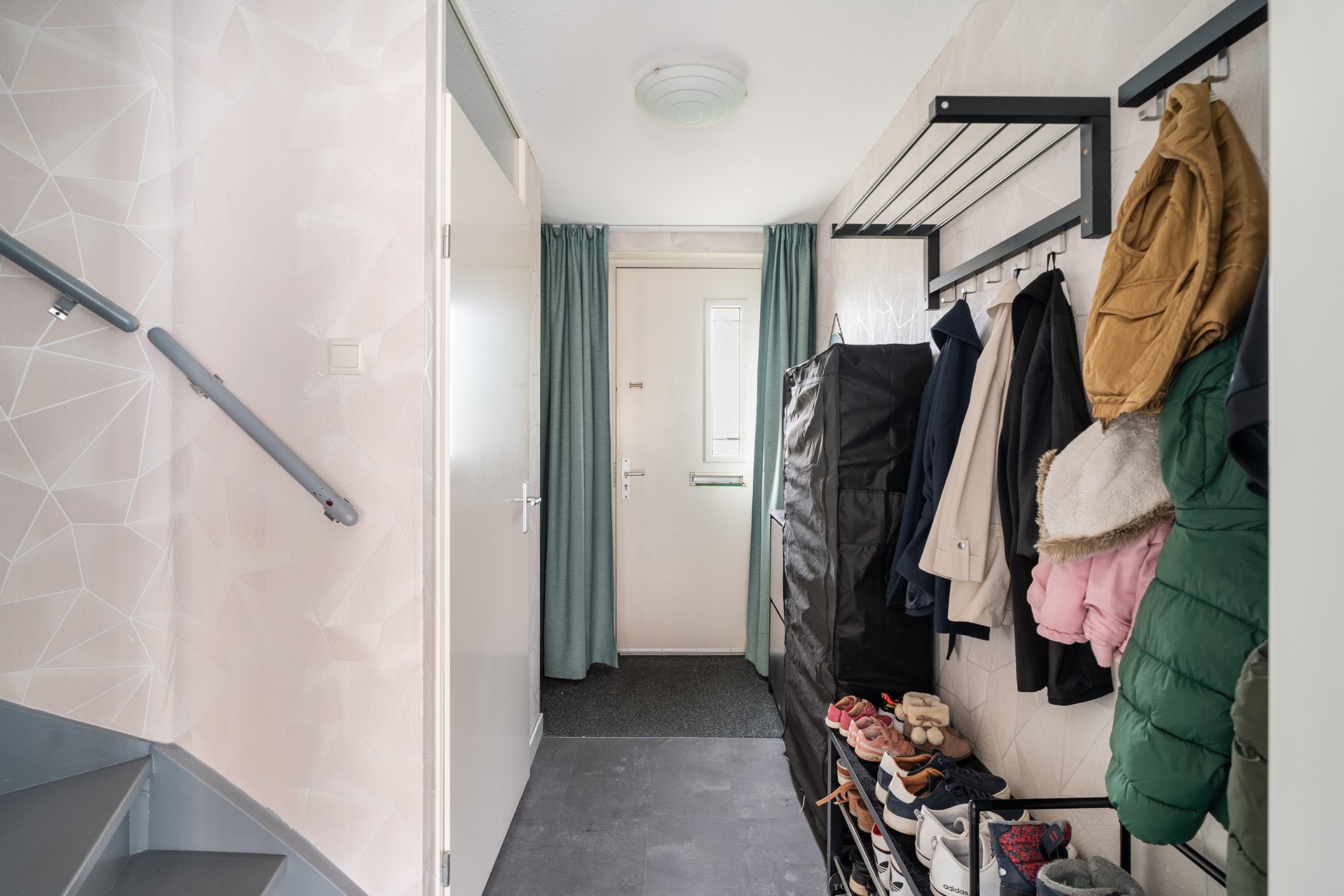 Tussenwoning te koop: Muizenburg 12, Barendrecht