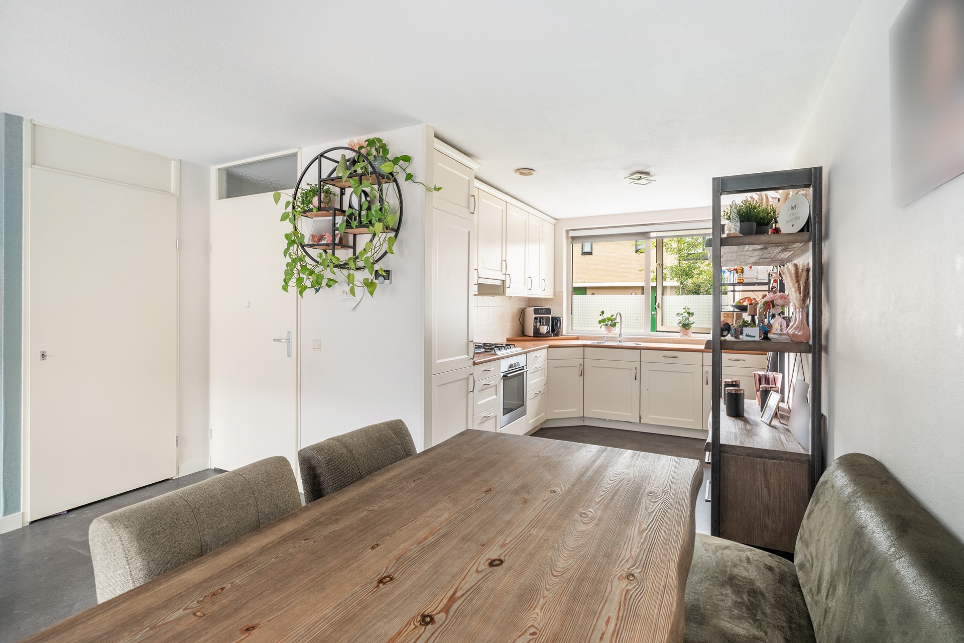 Tussenwoning te koop: Muizenburg 12, Barendrecht