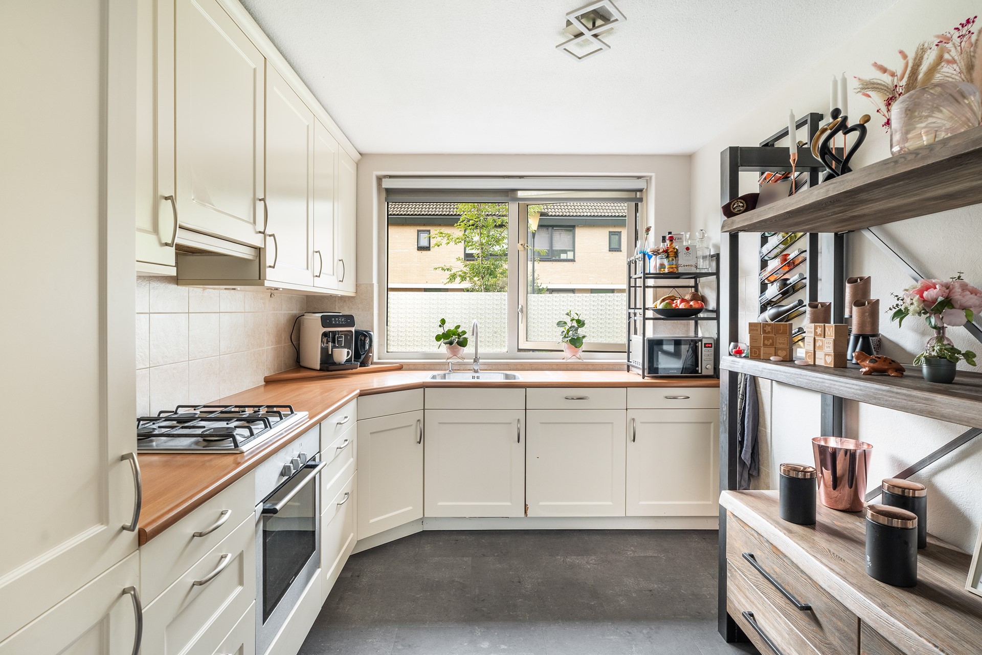 Tussenwoning te koop: Muizenburg 12, Barendrecht