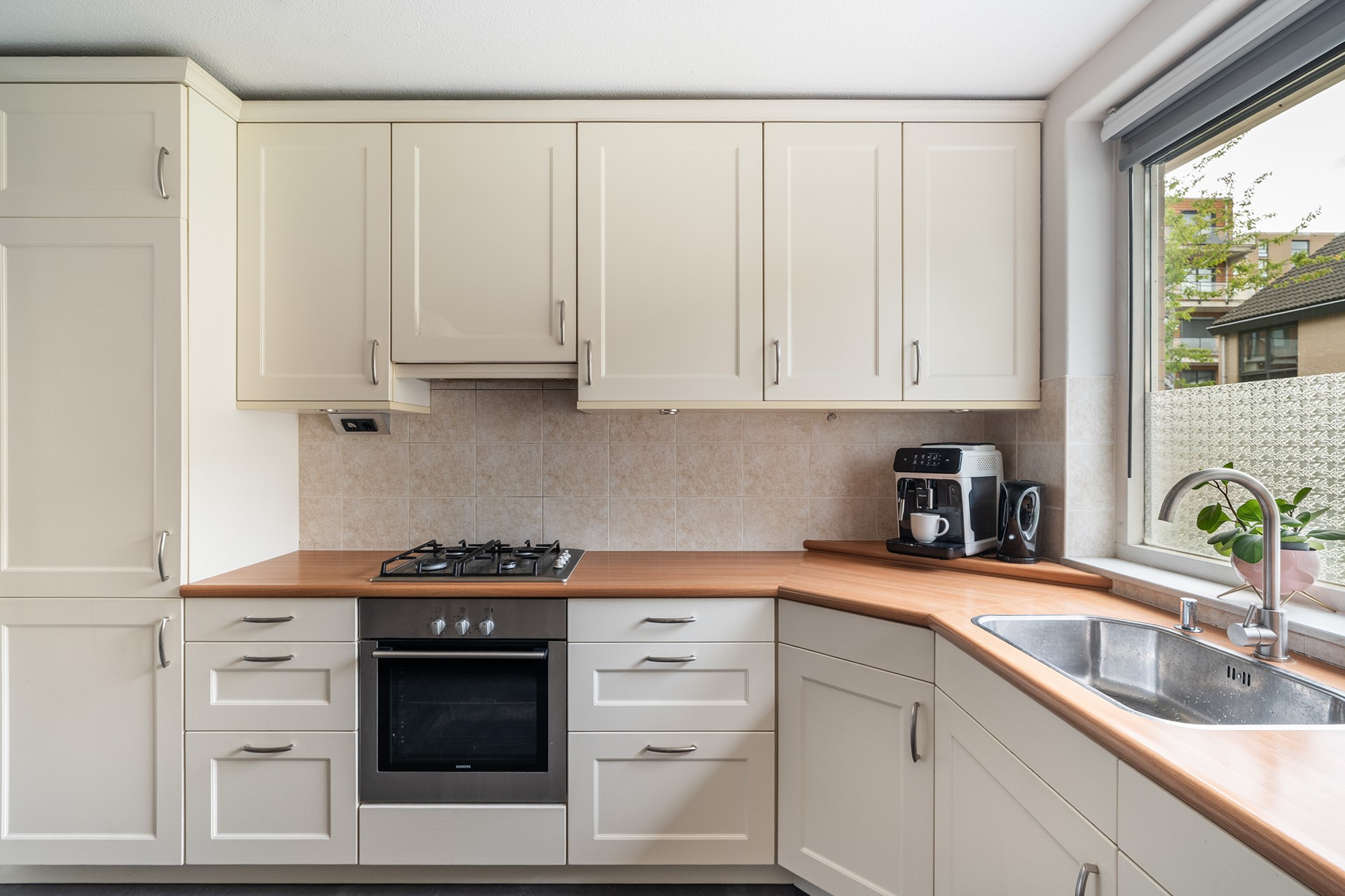 Tussenwoning te koop: Muizenburg 12, Barendrecht