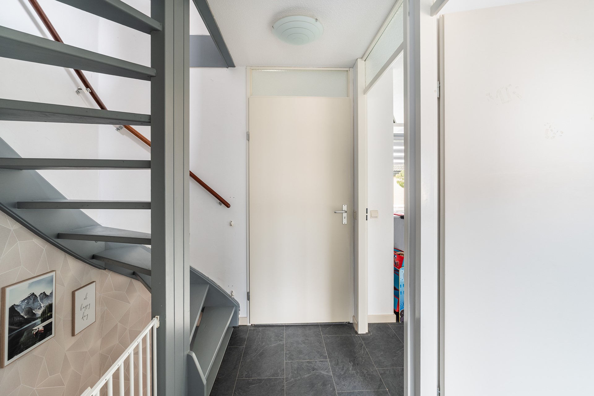Tussenwoning te koop: Muizenburg 12, Barendrecht