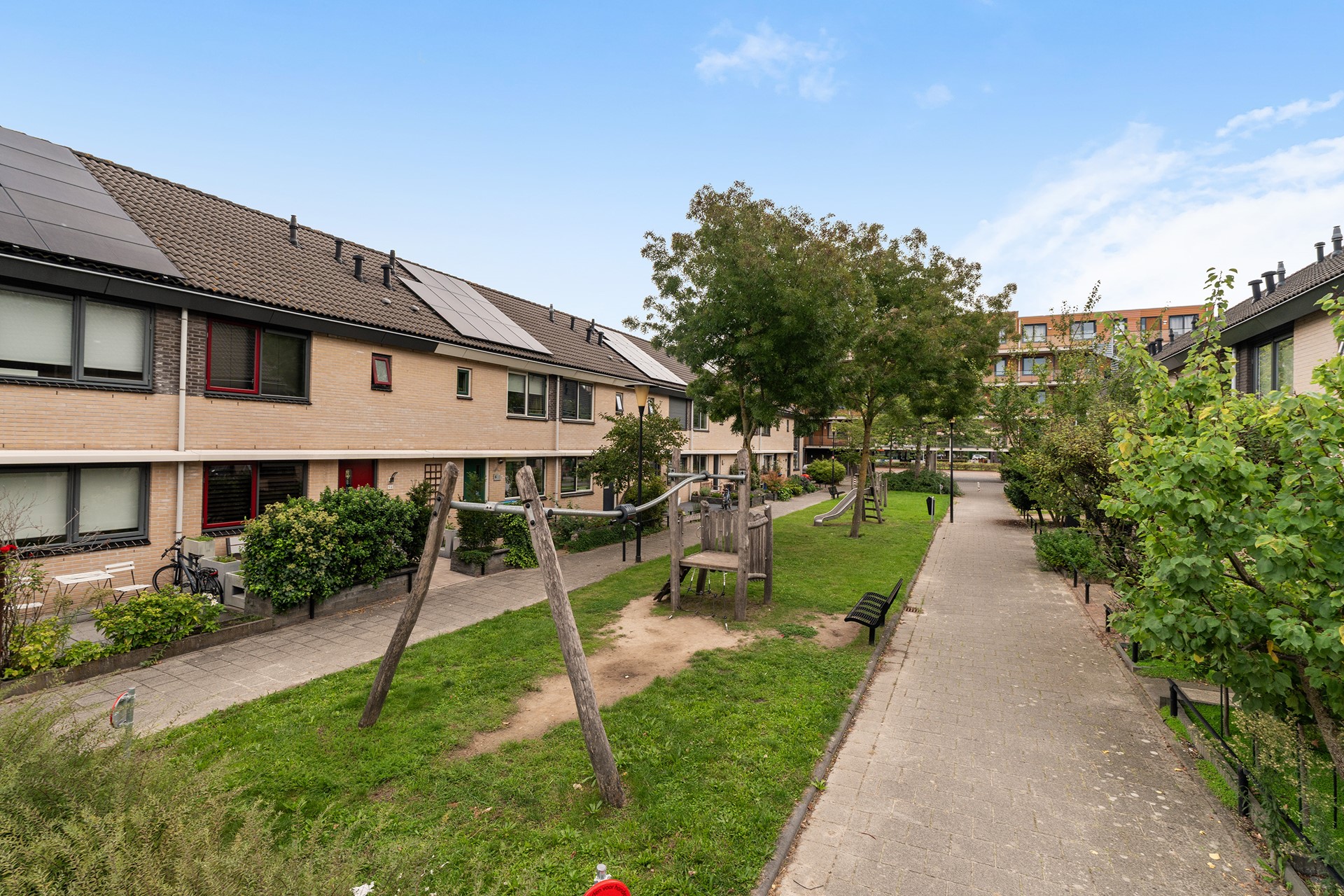 Tussenwoning te koop: Muizenburg 12, Barendrecht