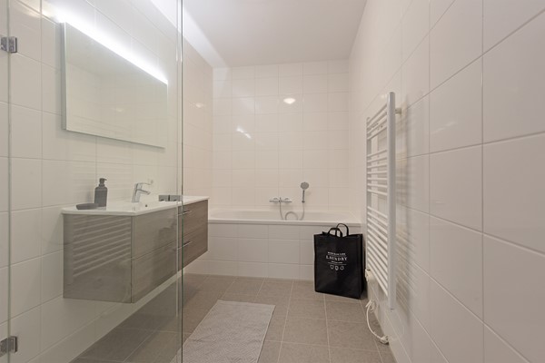 Medium property photo - Mary van der Sluisstraat 272, 1095 ME Amsterdam