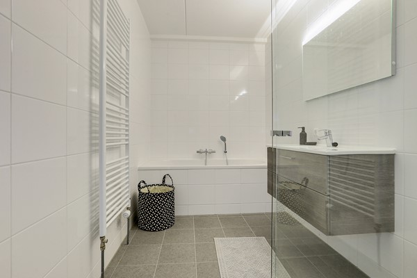 Medium property photo - Mary van der Sluisstraat 332, 1095 ME Amsterdam