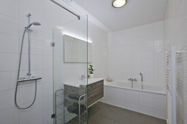 Medium property photo - Mary van der Sluisstraat 252, 1095 ME Amsterdam