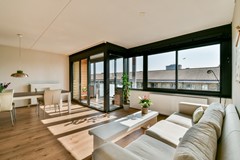 Te koop: Bright, modern & move-in ready apartment with private parking!