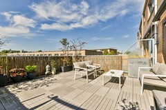 For sale: Modern wonen met licht, ruimte en een royaal dakterras