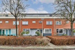 Te koop: Ruime gezinswoning met zonnige tuin en dakterras in De Aker